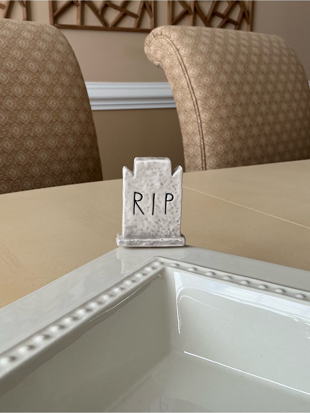 Halloween RIP Tombstone Platter Decoration 🪦